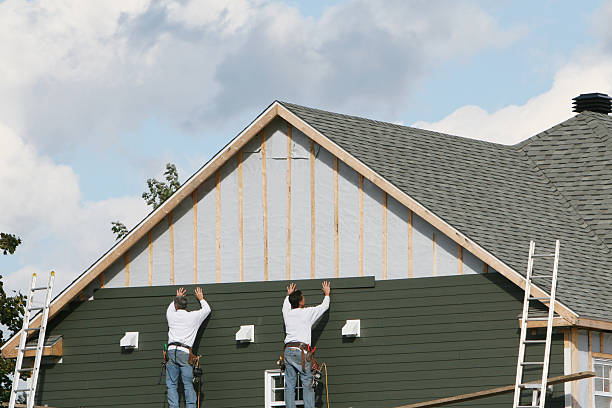 Professional Siding technician working in Yorktown, TX